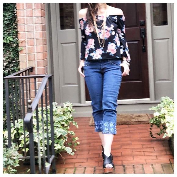 Bell sleeves floral top - Picture 5 of 8